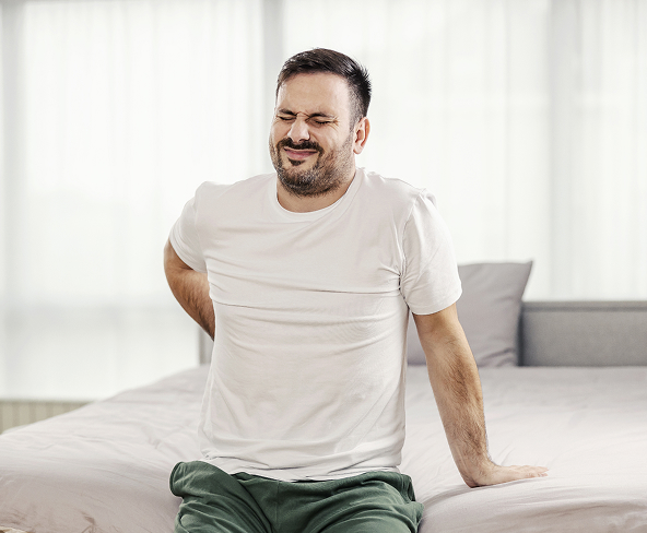 У мужчины болит поясница