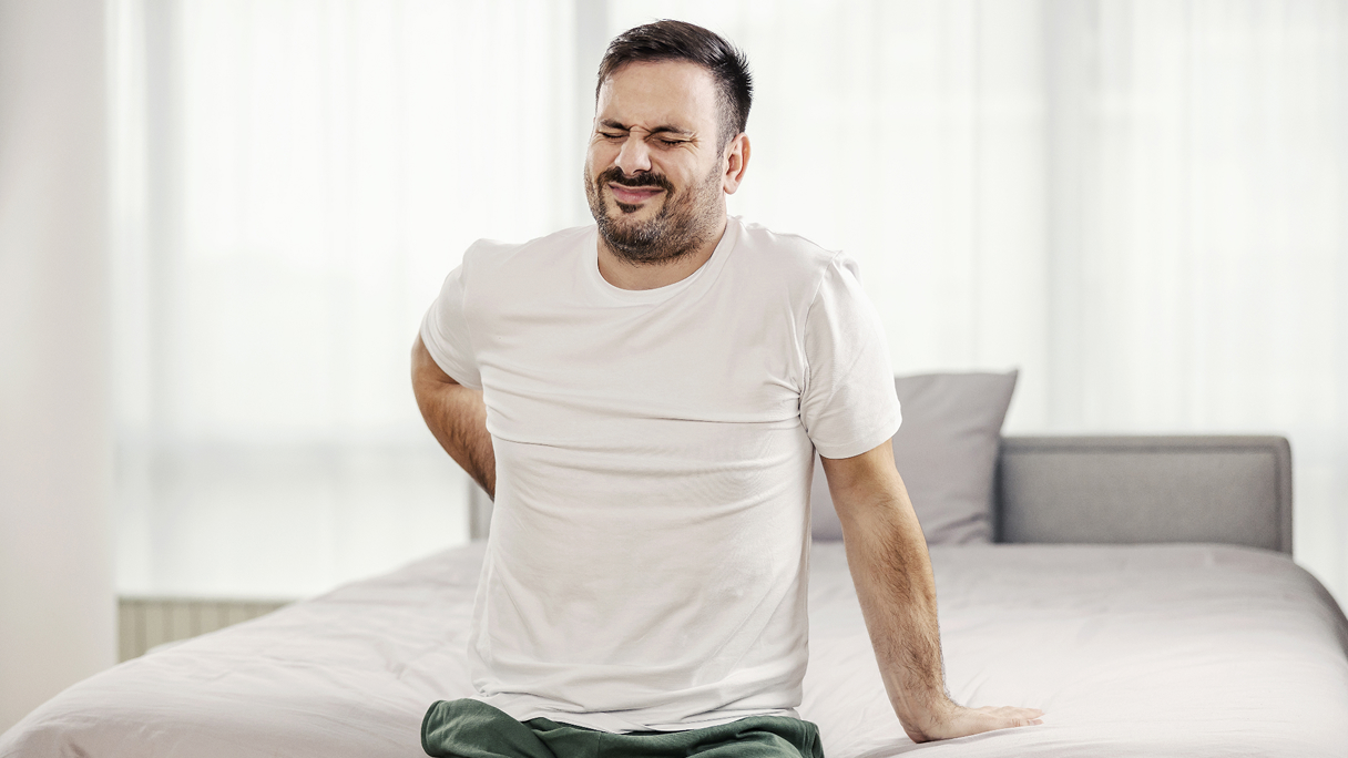 У мужчины болит поясница